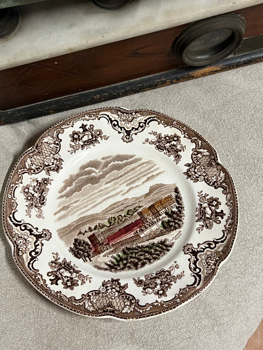 Piattino da Dolce Johnson Bros decoro Old Britain Castles