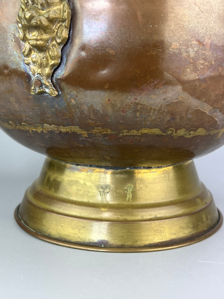 Versatoio in rame per carbone con manici in porcellana decorata