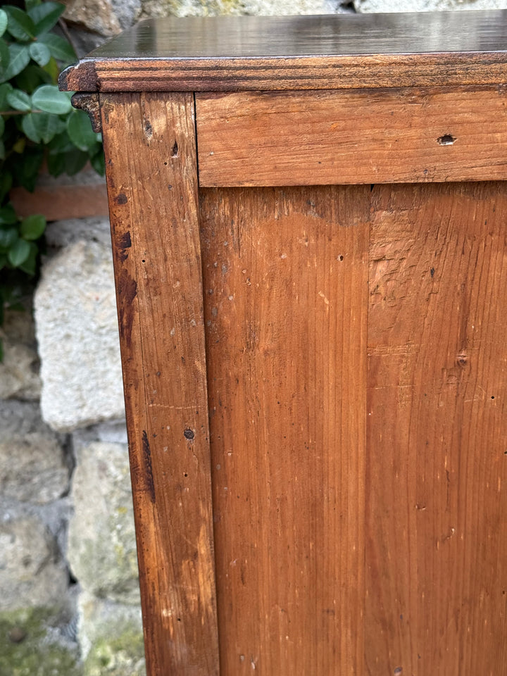 Comodino antico a colonna con anta e due cassetti Italia prima metà Novecento