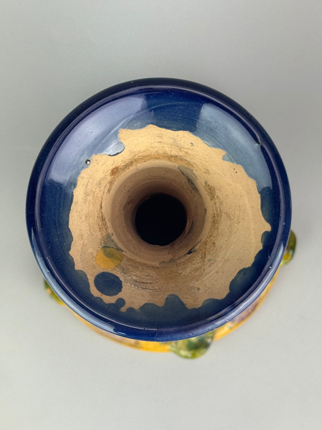 Grande portacandela vintage in ceramica policroma blu cobalto e decori fogliati
