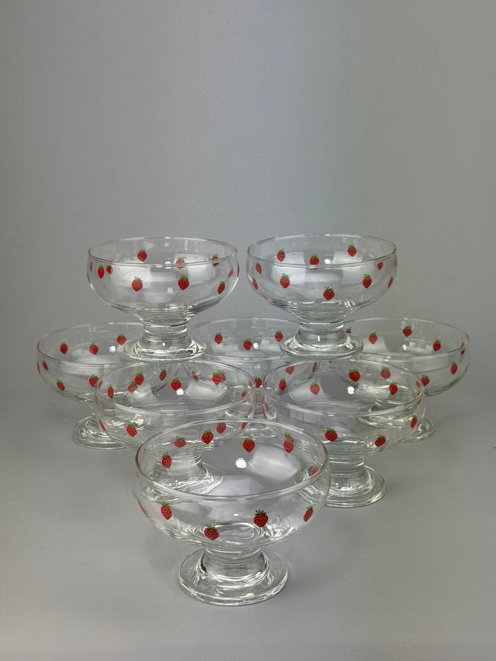 Set di 8 coppette in vetro con decoro fragoline vintage