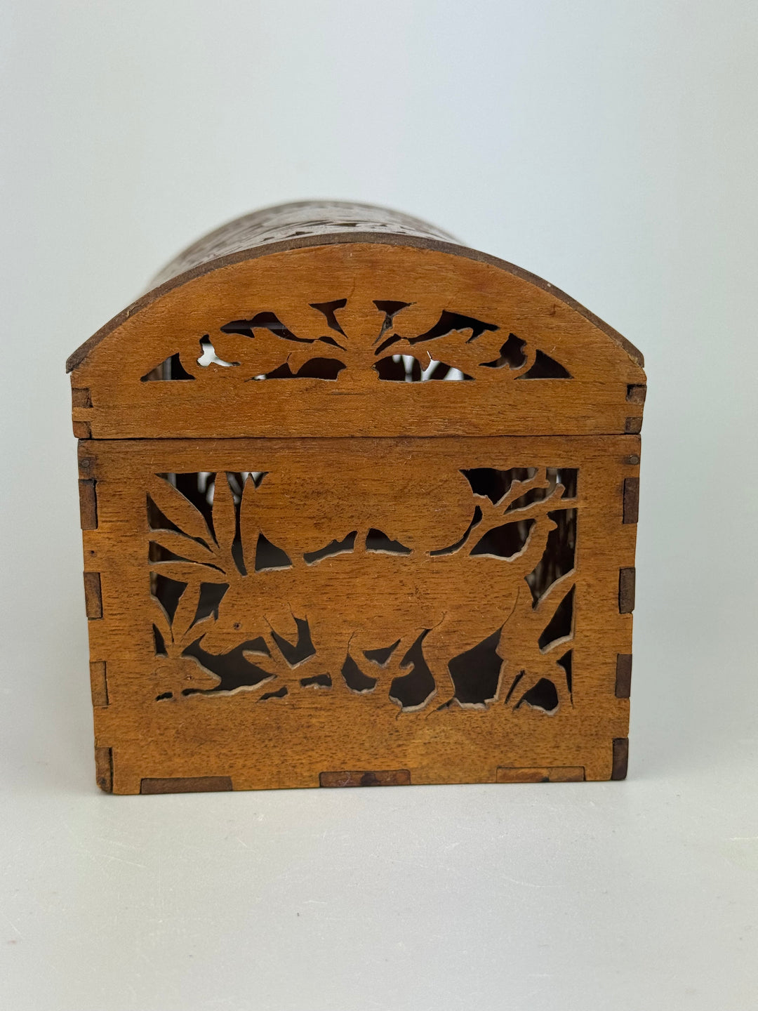 Scatola in legno intagliato traforato vintage