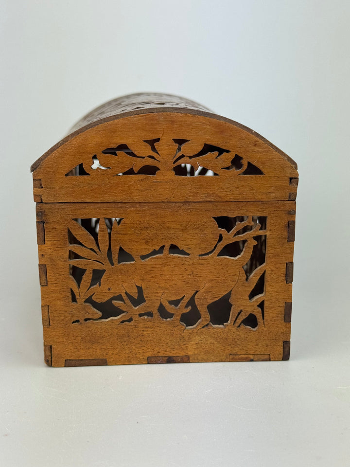 Scatola in legno intagliato traforato vintage