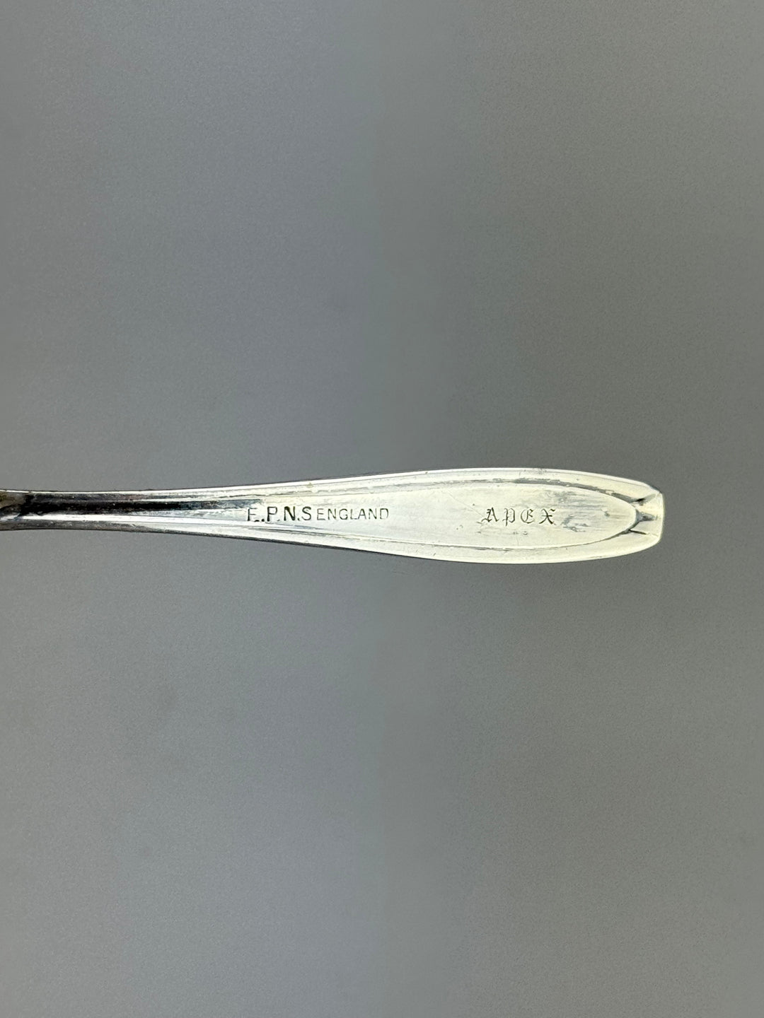 Burriera inglese vintage in vetro e silverplate con coltello