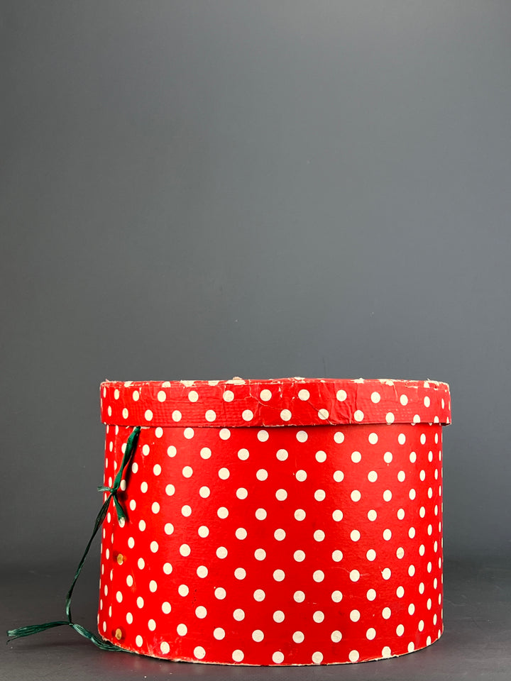 Scatola Cappelliera cartone rosso a pois vintage
