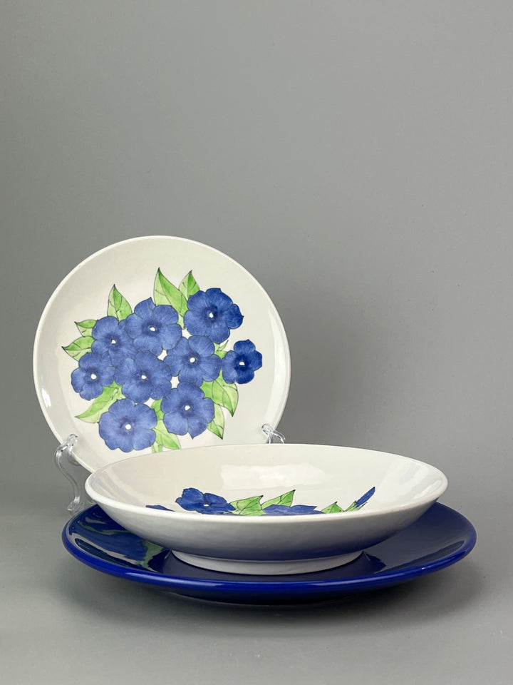 Servizio di Piatti per 8 Persone Ernestine Salerno – Decoro Floreale Blu