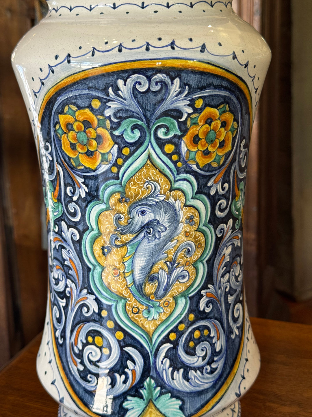 Vaso con coperchio in ceramica Deruta dipinta a mano