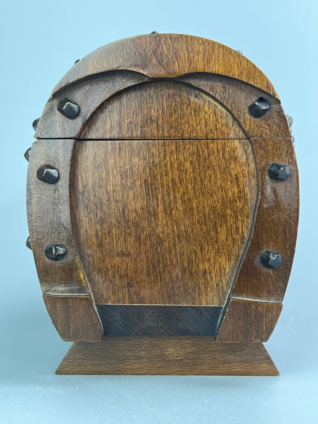 Bauletto vintage in legno e metallo con interno in velluto rosso