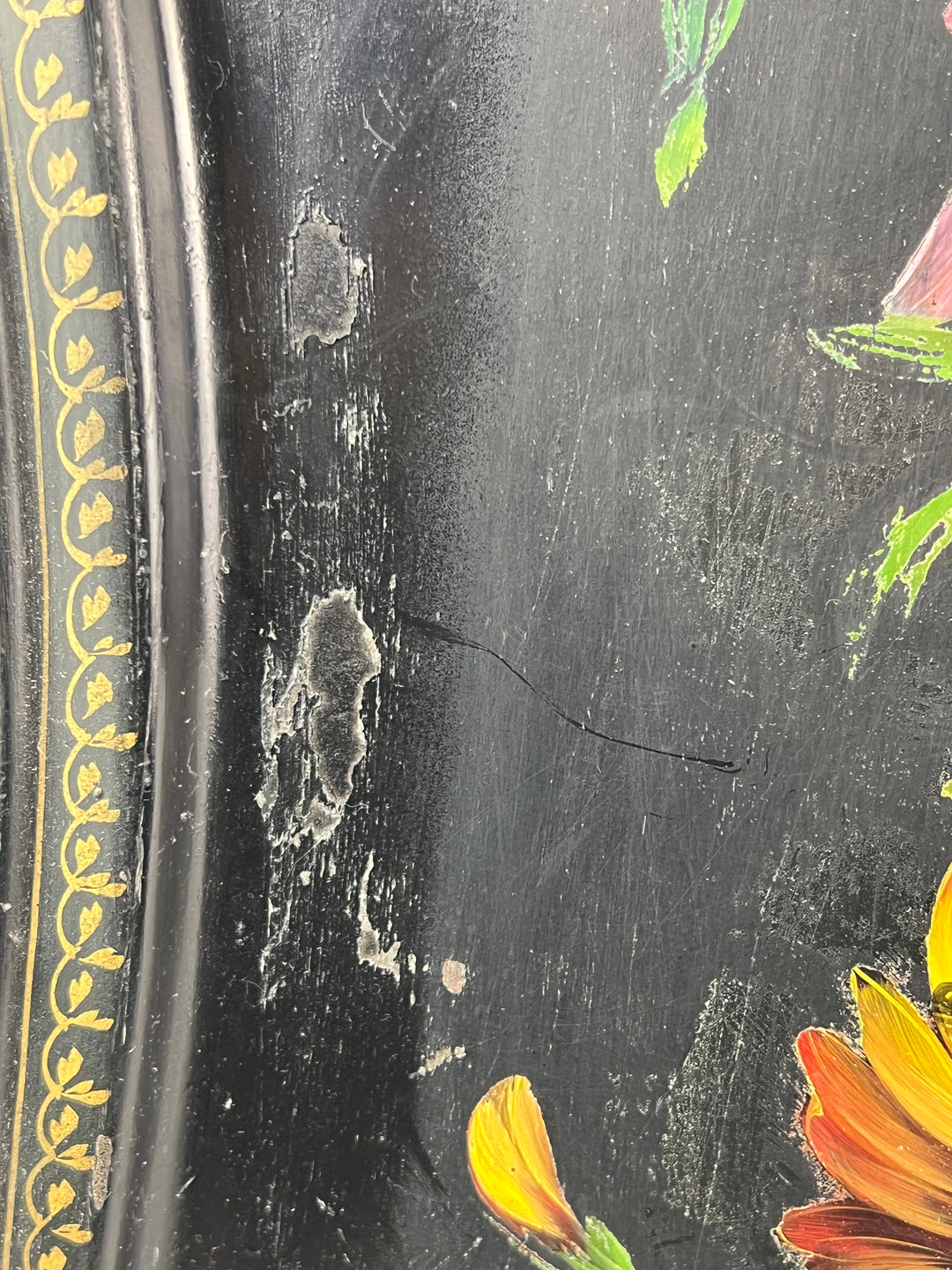 Vassoio decorativo russo nero dipinto a mano con fiori
