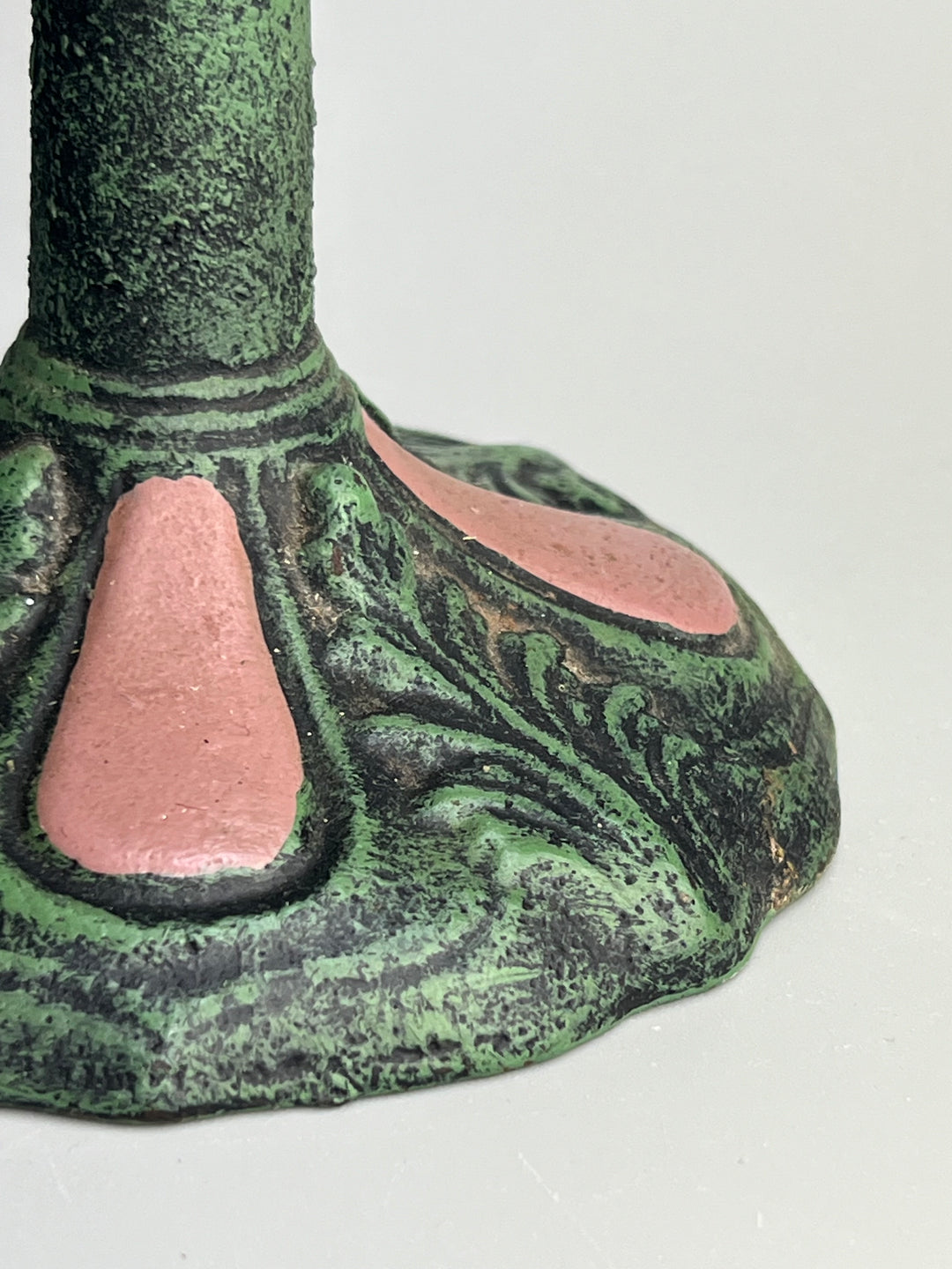 Leggio vintage in ghisa decorata scena con papere