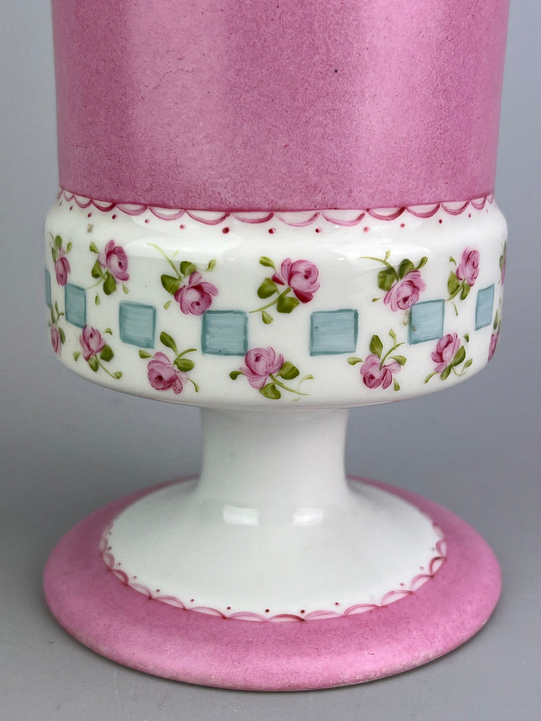 Vaso in porcellana dipinto a mano con decoro floreale rosa vintage
