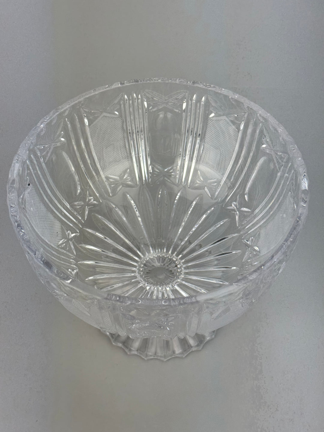 Centrotavola vintage in cristallo lavorato su piede con decoro geometrico