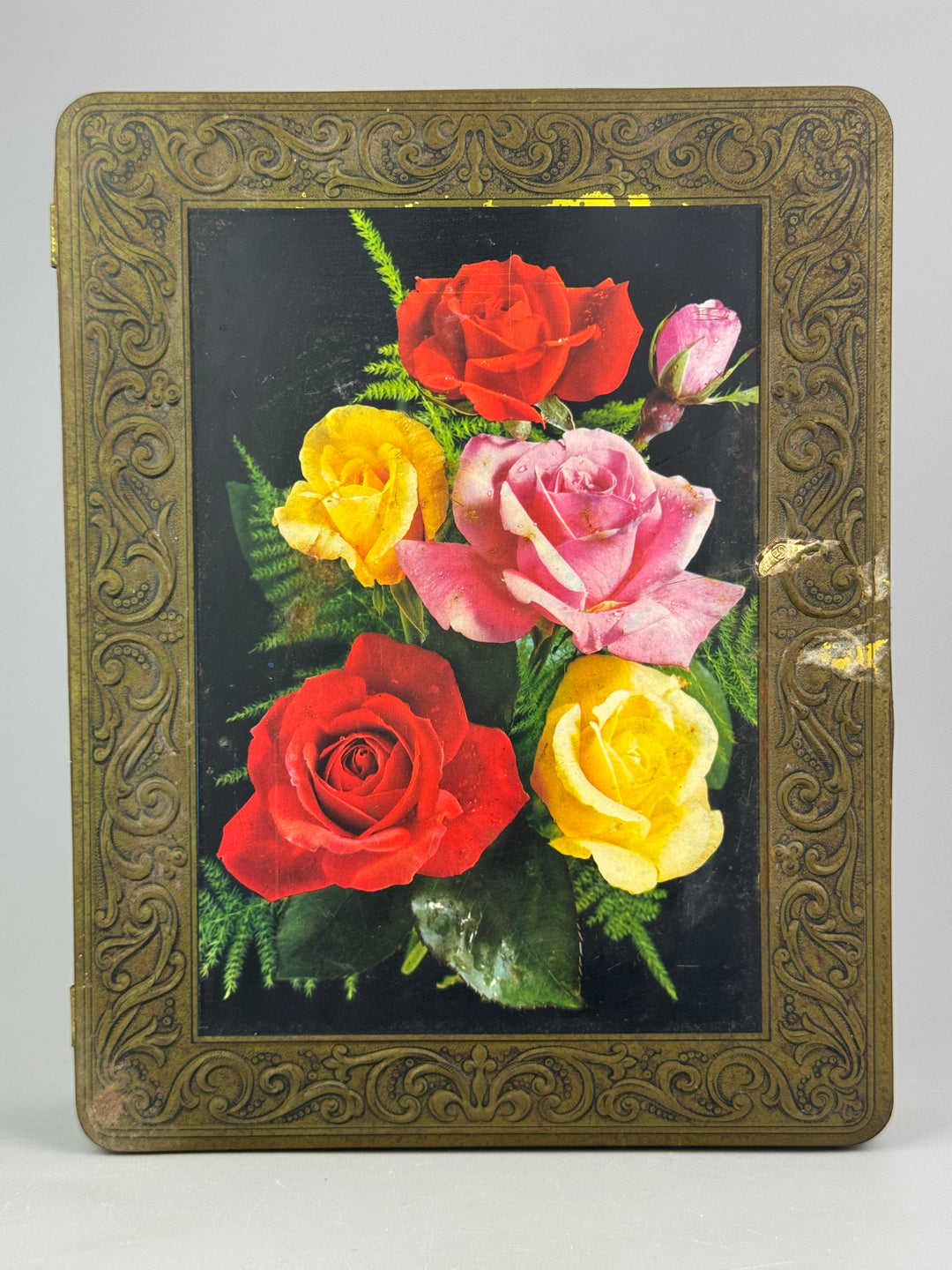 Scatola di latta vintage per torrone Rose e decori floreali dorati