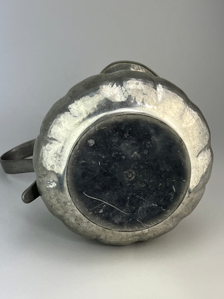 Brocca in peltro martellato a mano stile vintage