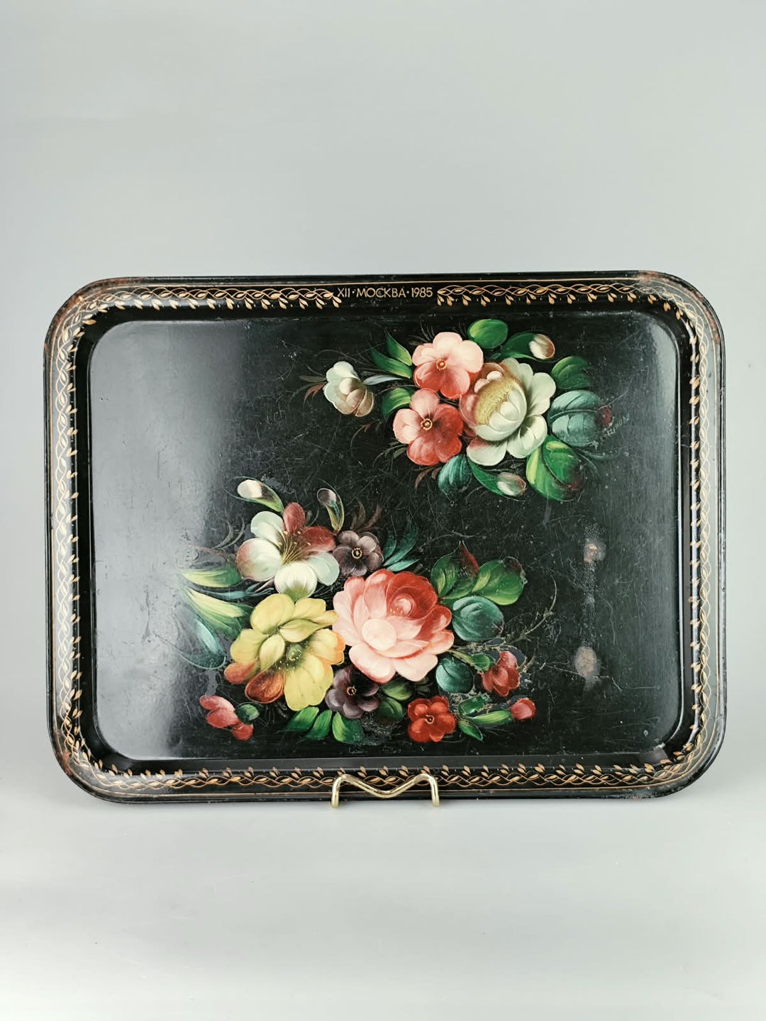 Vassoio russo vintage dipinto a fiori