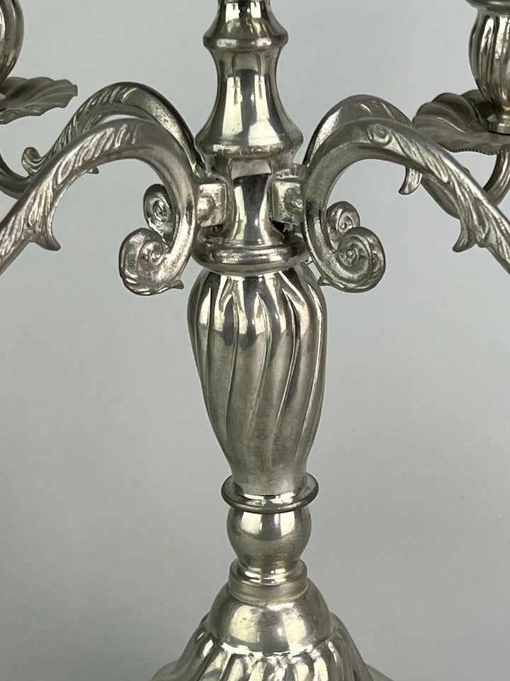 Coppia di candelabri in peltro a 5 bracci stile classico