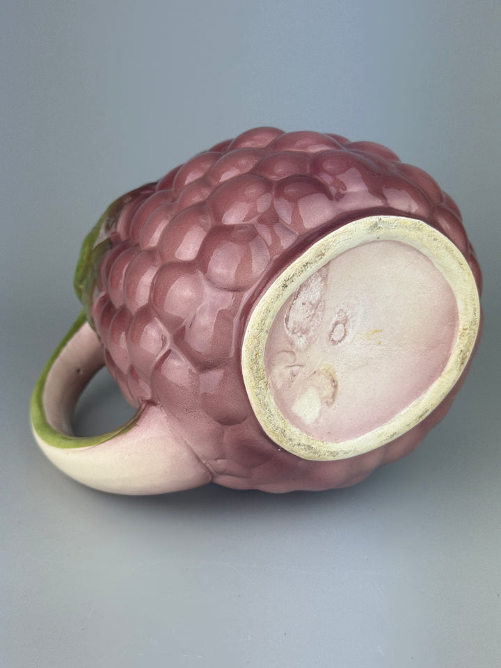 Brocca vintage in ceramica a forma di grappolo d’uva rosa e verde