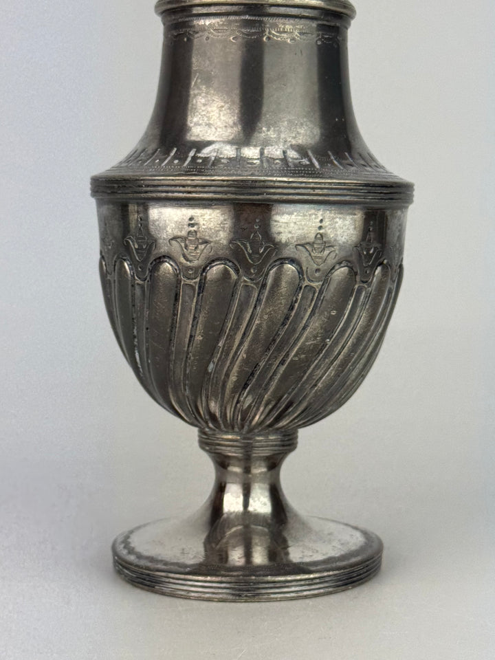 Spargizucchero inglese vintage in silverplate lavorato