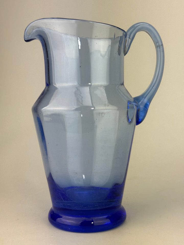 Brocca in vetro blu vintage