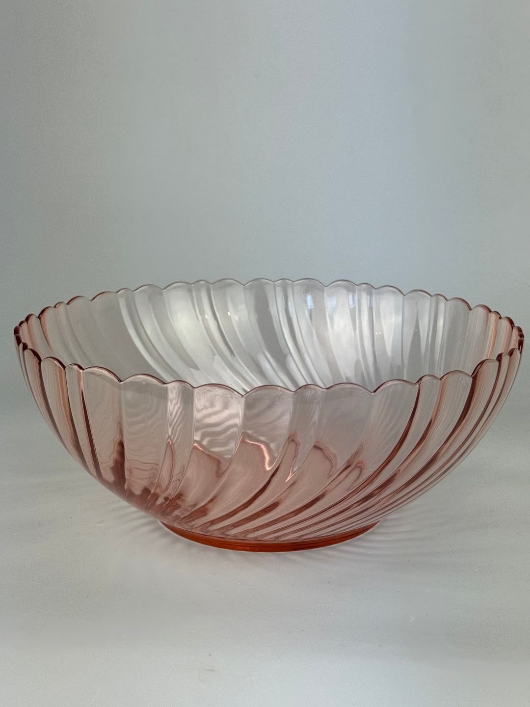 Insalatiera vintage Arcoroc France in vetro rosa anni ’70