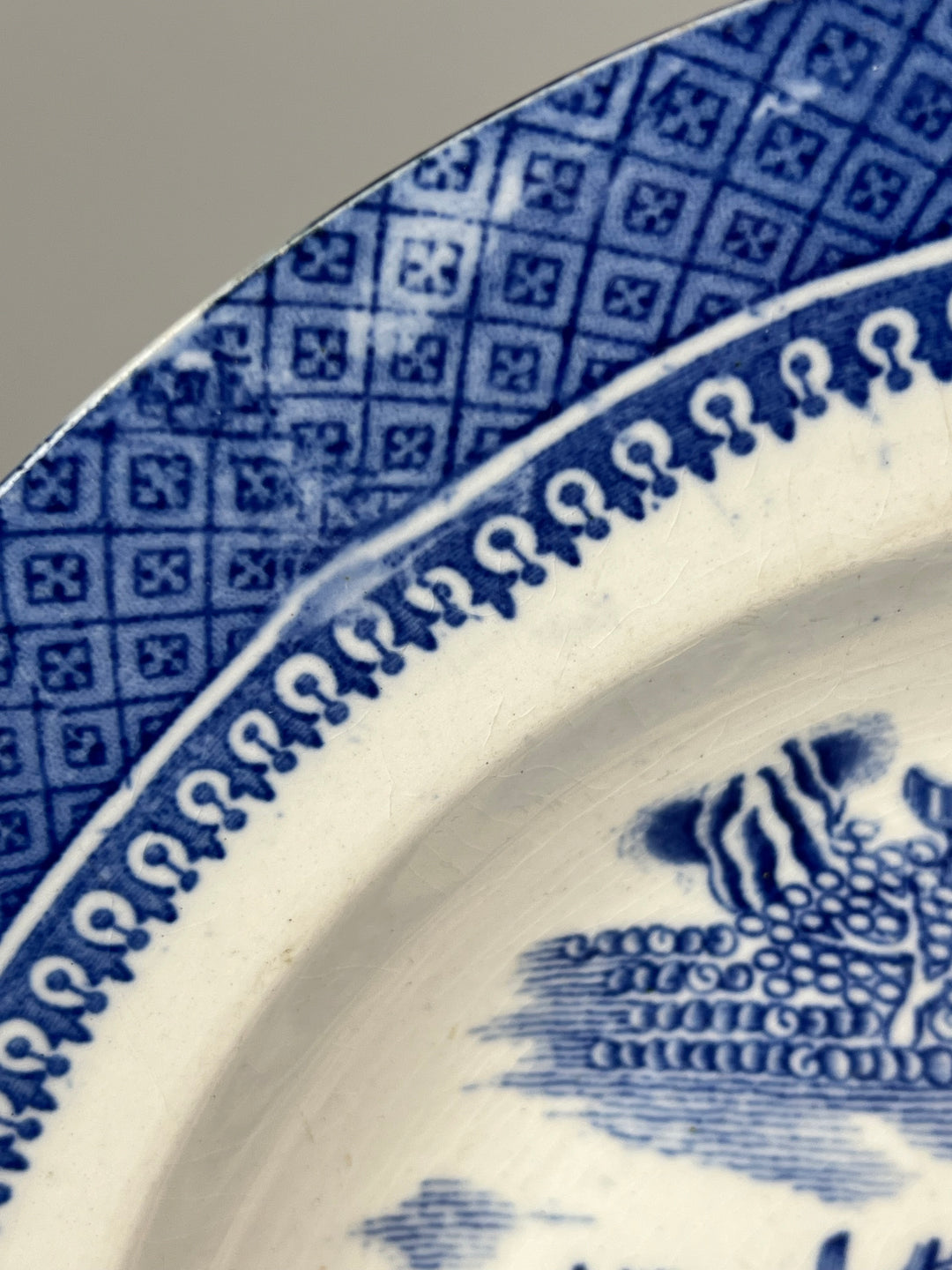 Piatto Cauldon Semi China – Willow Pattern Blu su Fondo Avorio