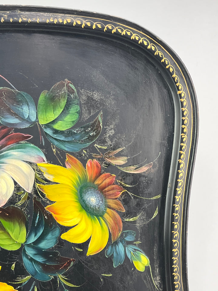 Vassoio decorativo russo nero dipinto a mano con fiori