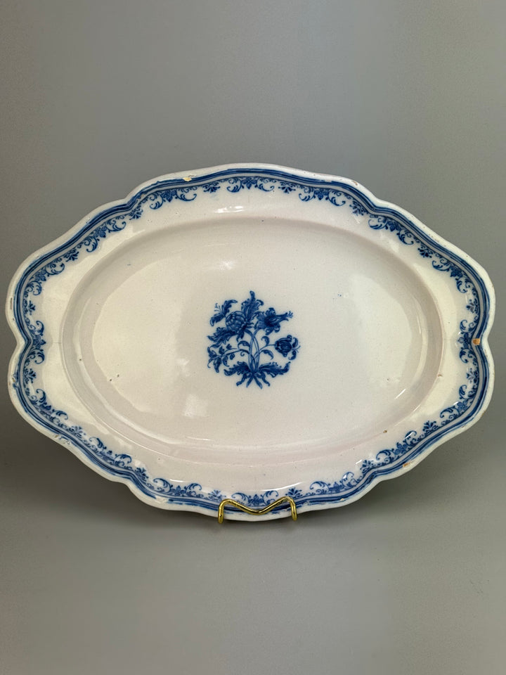 Vassoio vintage in ceramica bianca con decoro floreale blu