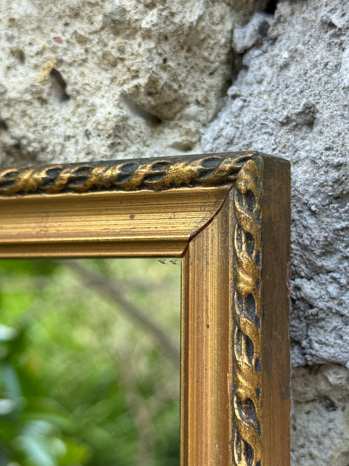Specchi da parete vintage in legno dorato con cornice lavorata