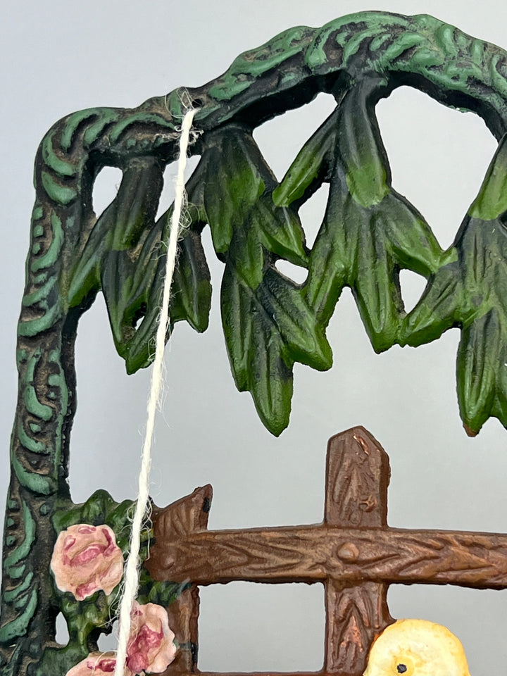 Leggio vintage in ghisa decorata scena con papere