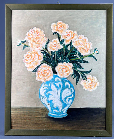 Quadro olio su tela non firmato raffigurante bouquet di rose bianche in vaso. Presente cornice in legno verde. Misure: 43,5*55 cm