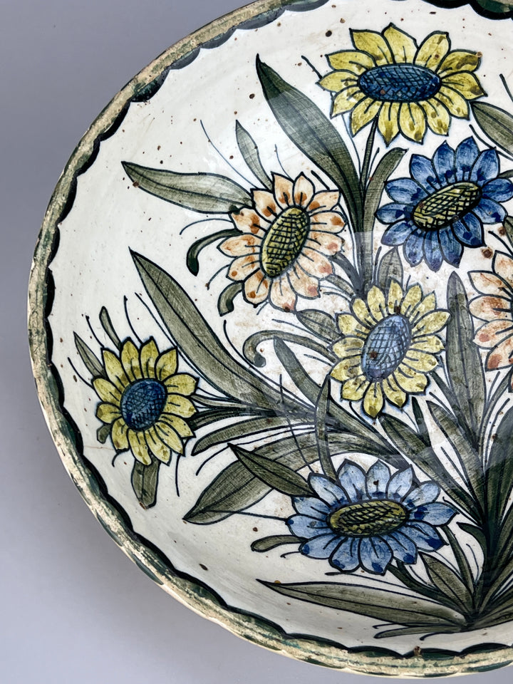 Centrotavola ceramica decoro floreale dipinto