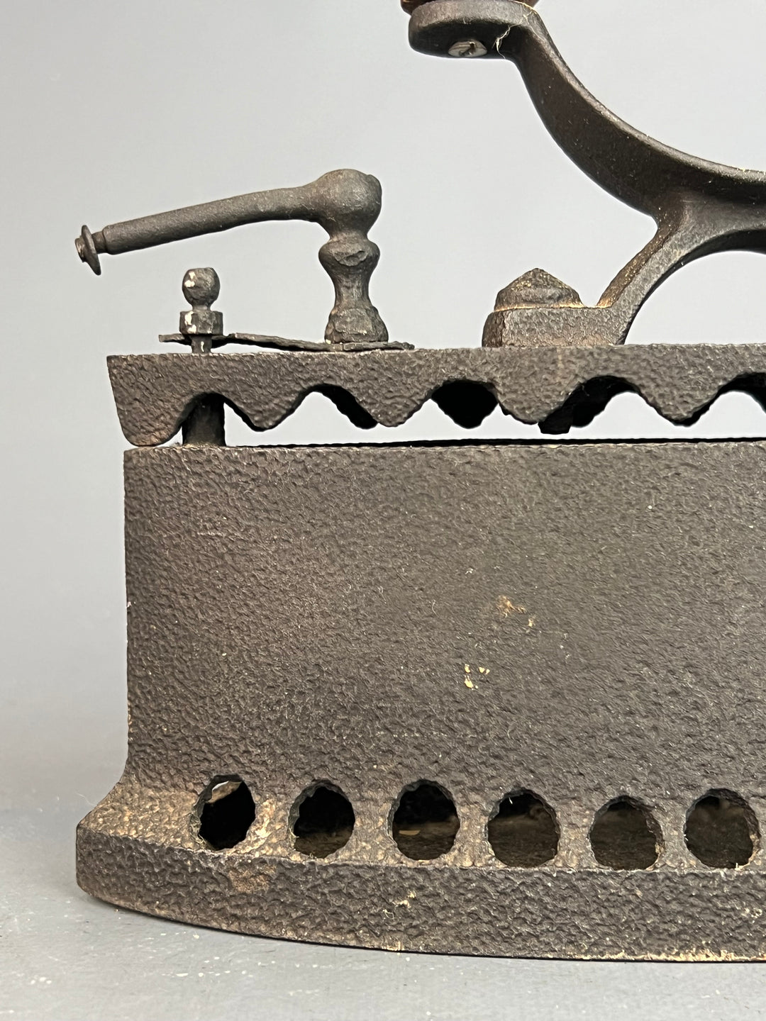 Antico Ferro da stiro ghisa e legno vintage