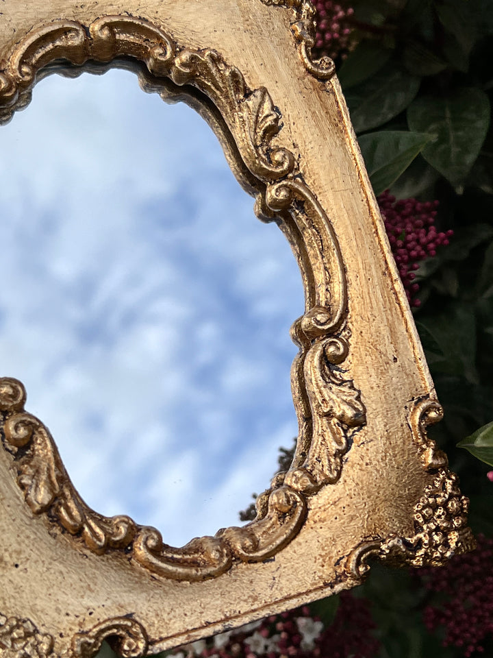 Specchietto dorato angoli a decoro floreale misure 16x12