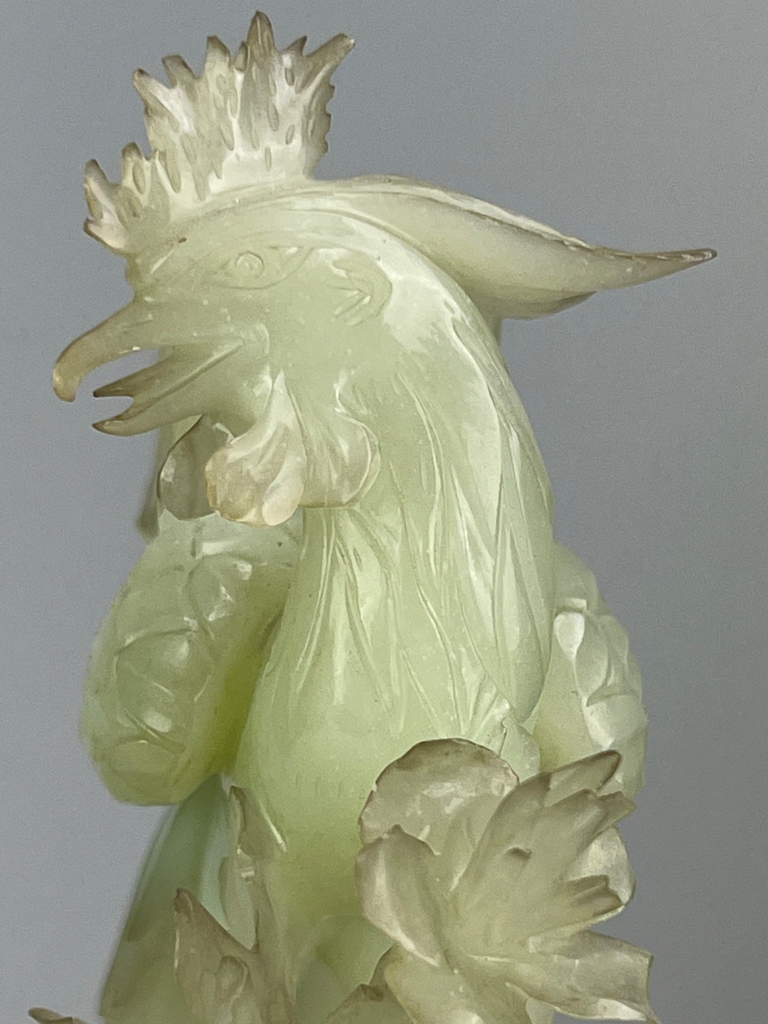 Scultura orientale in giada, Fenice su base in legno intagliato