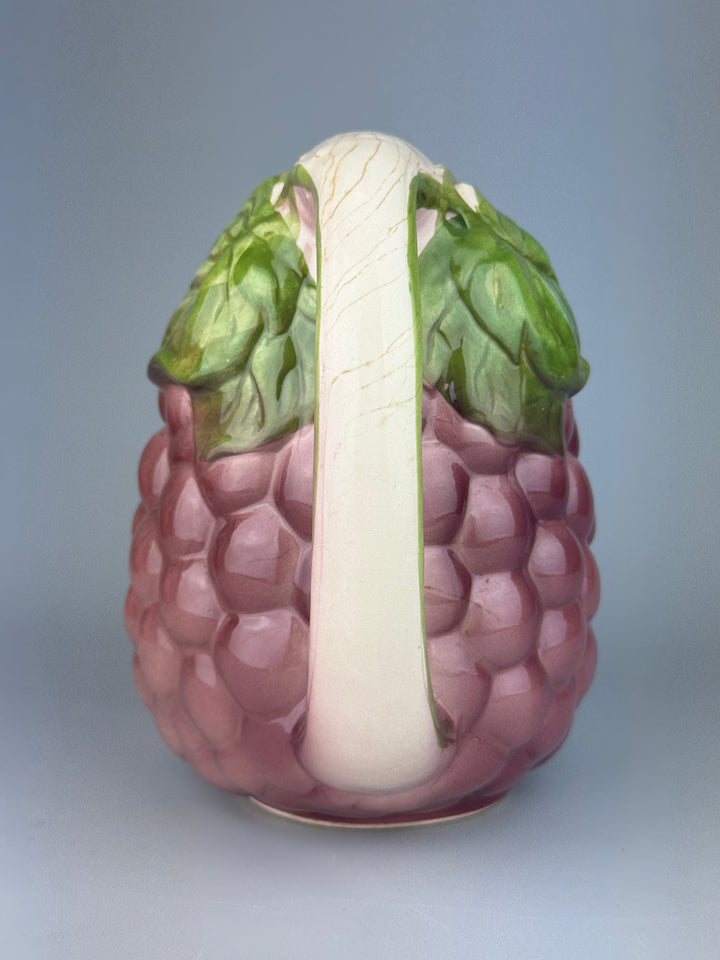 Brocca vintage in ceramica a forma di grappolo d’uva rosa e verde