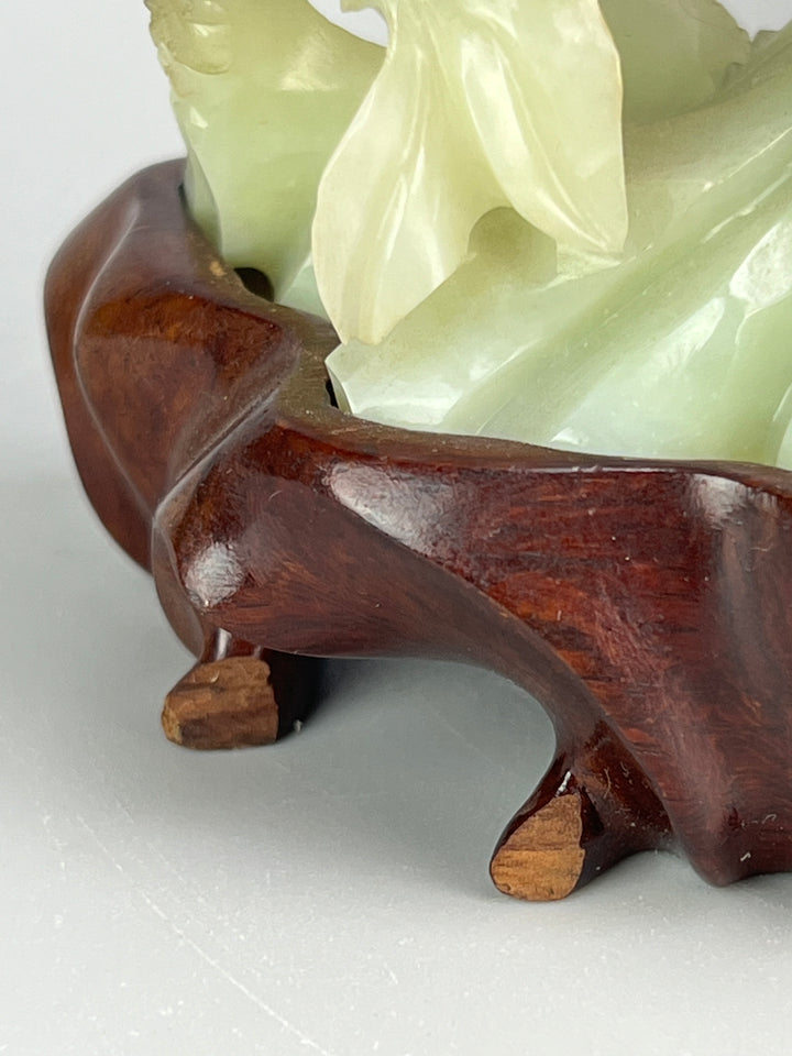 Scultura orientale in giada, Fenice su base in legno intagliato