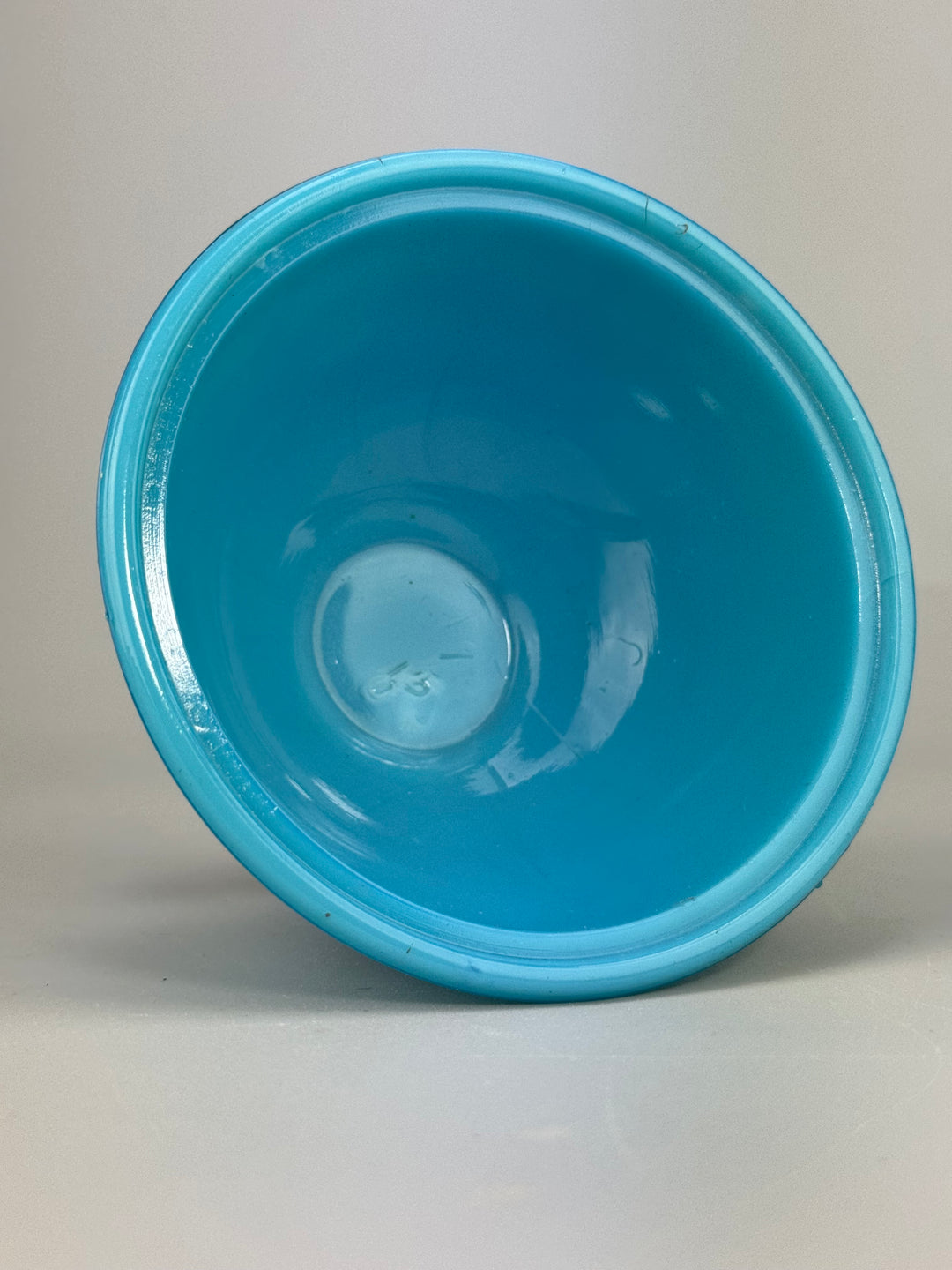 Ciotolina in vetro opalino azzurro con piede