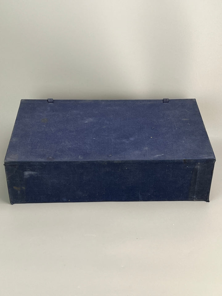 Scultura orientale in giada, Fenice su base in legno intagliato