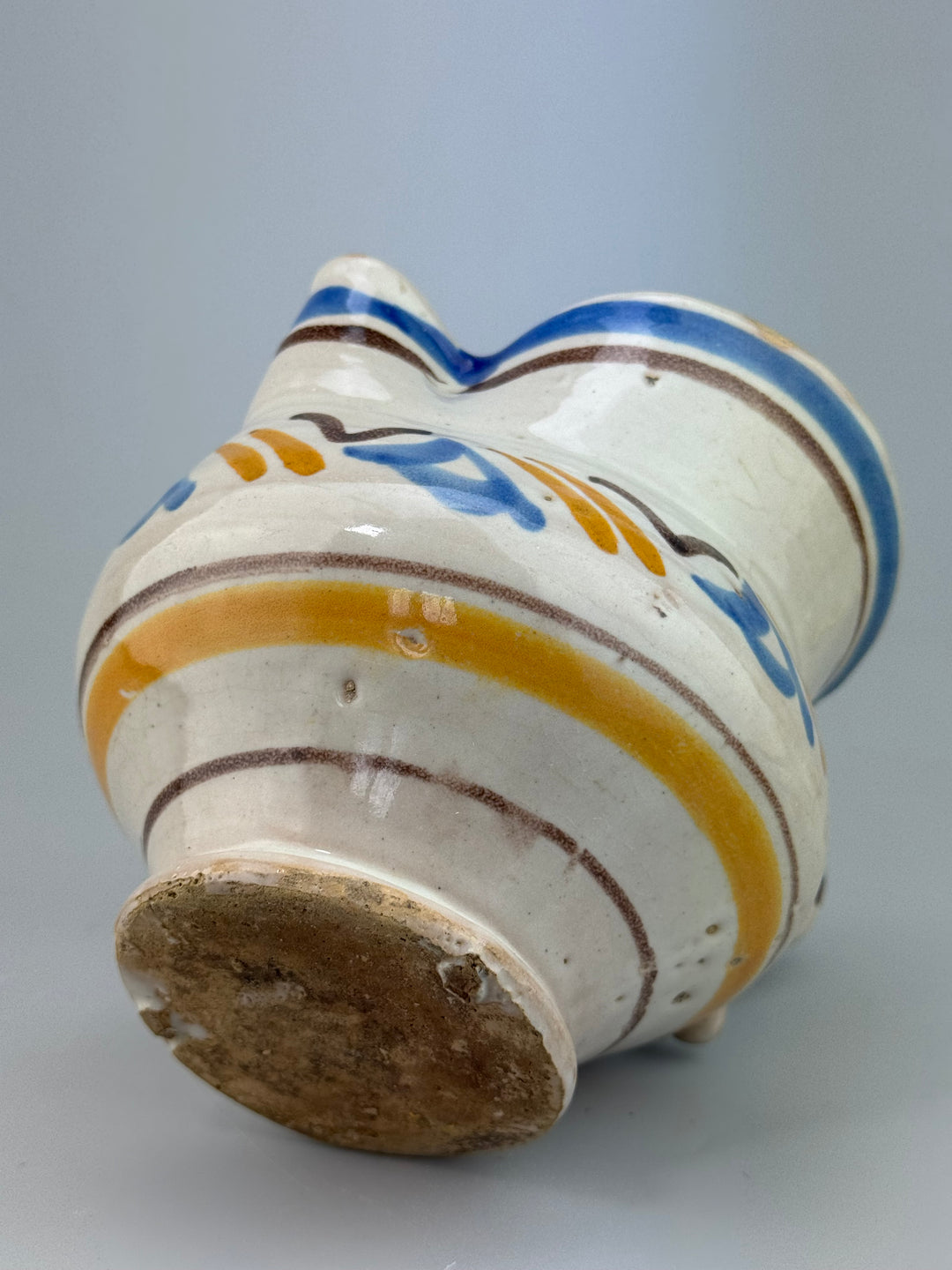 Brocca in maiolica popolare dipinta a mano
