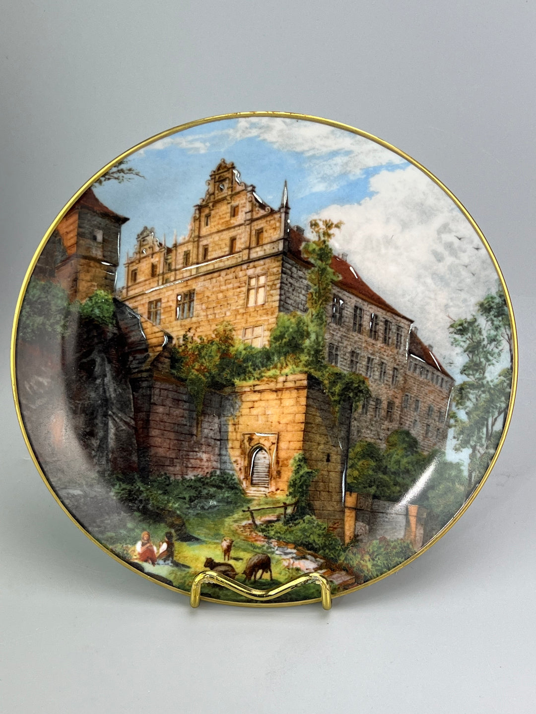 Piatto decorativo in porcellana di Limoges con scena architettonica