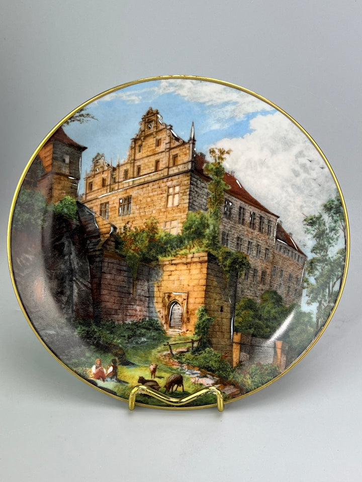 Piatto decorativo in porcellana di Limoges con scena architettonica