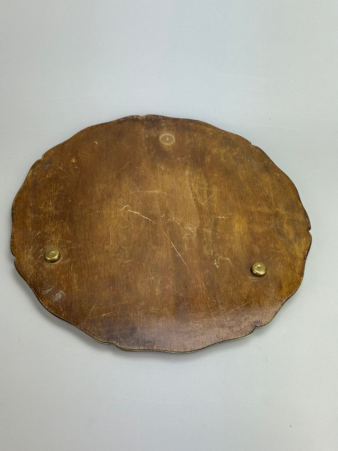 Vassoio vintage con specchio a mercurio e bordo in ottone dorato con piedini