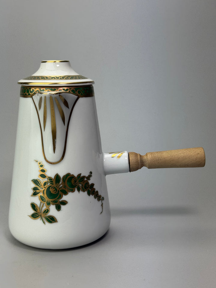 Cioccolatiera vintage in porcellana decorata con manico in legno