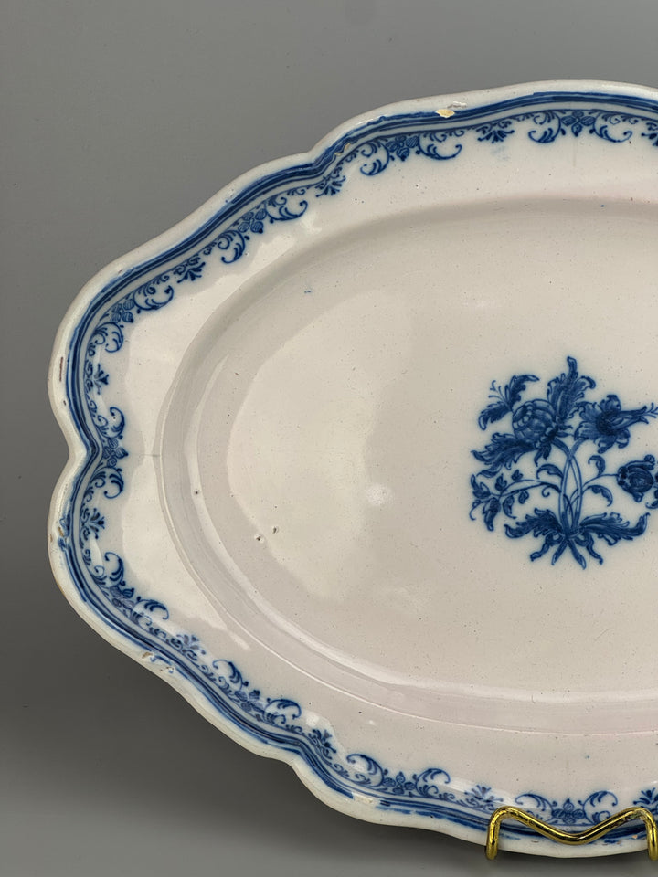 Vassoio vintage in ceramica bianca con decoro floreale blu
