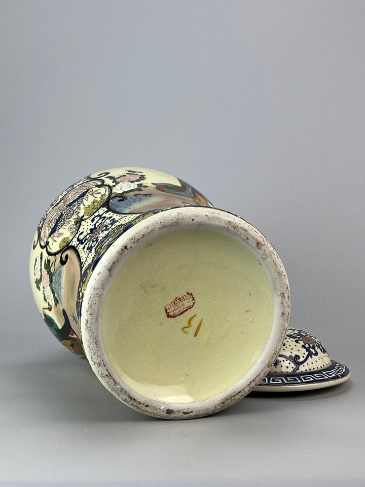 Potiche in ceramica cinese con geisha decoro floreale