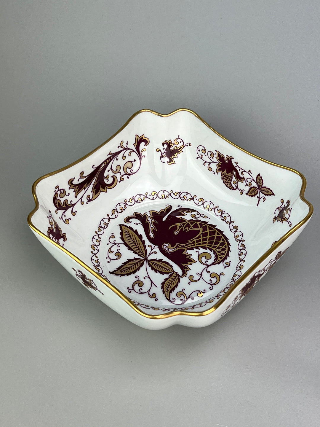 Svuotatasche in porcellana Limoges decoro fogliaceo dorato e bordeaux