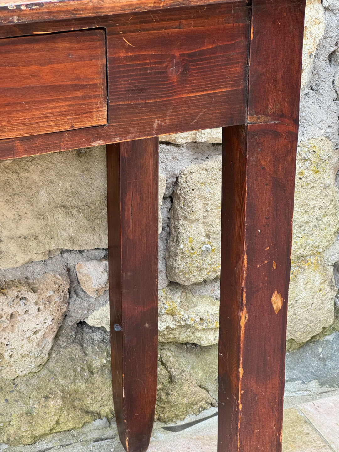Scrittoio vintage in legno massello con cassetto centrale