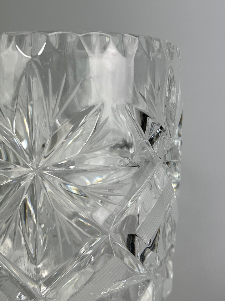 Vaso in cristallo molato con motivo a stelle