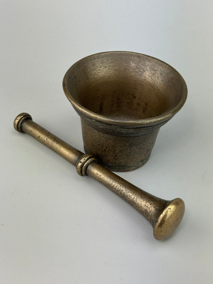 Mortaio in ottone con pestello vintage