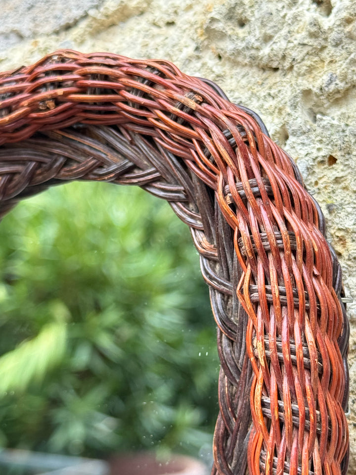 Specchietto in rattan intrecciato vintage